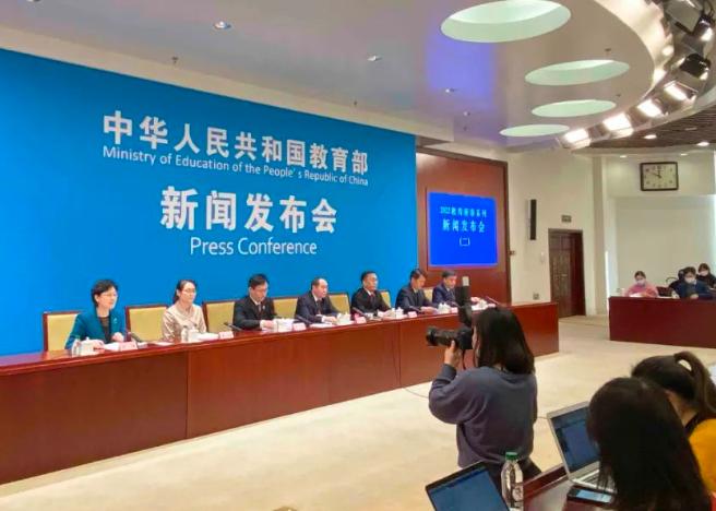教育部：要求每一所中小学校至少配备1名法治副校长